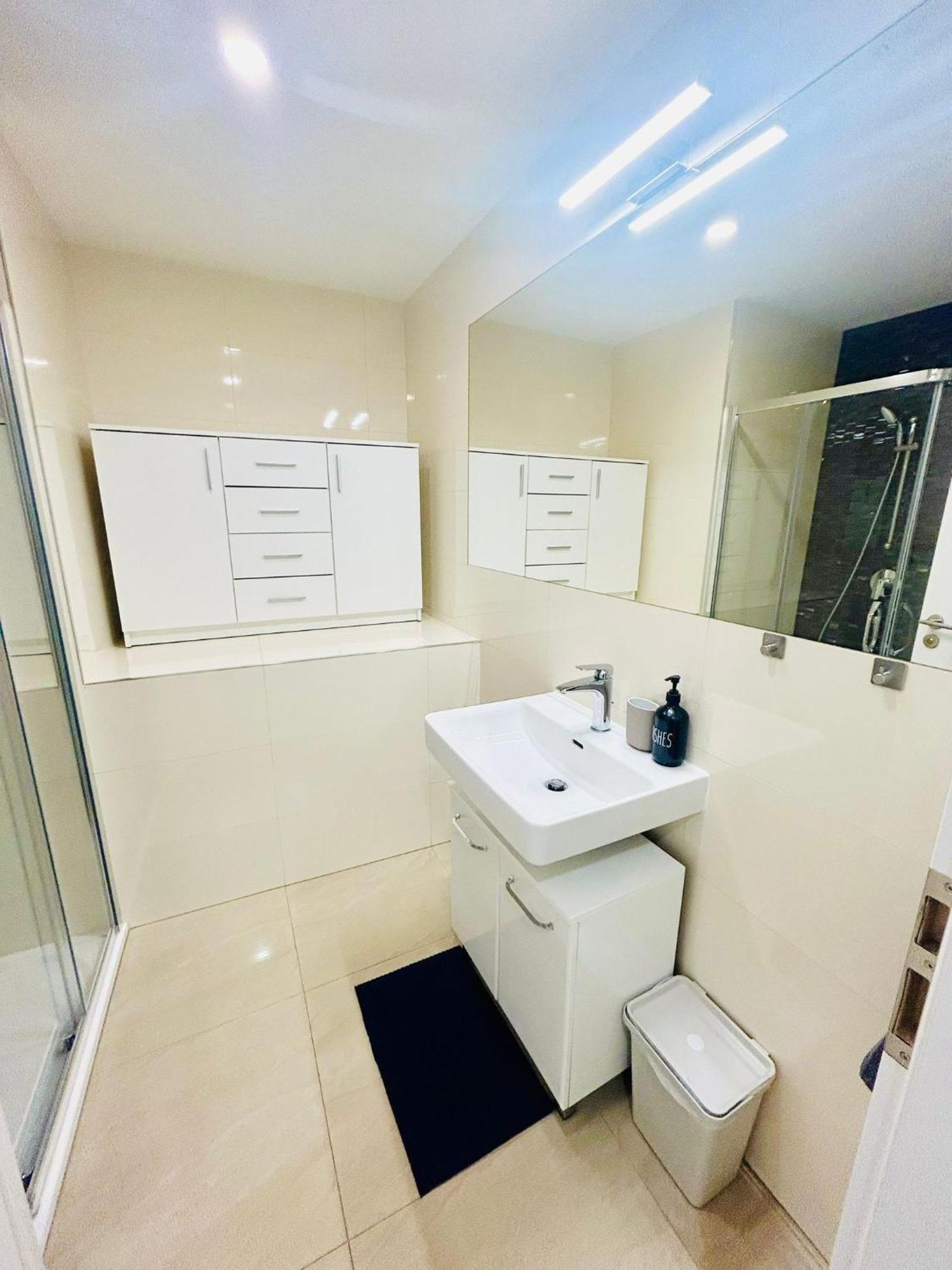 New Design & Style Apartments 50M From Wenceslas Square ปราก ภายนอก รูปภาพ